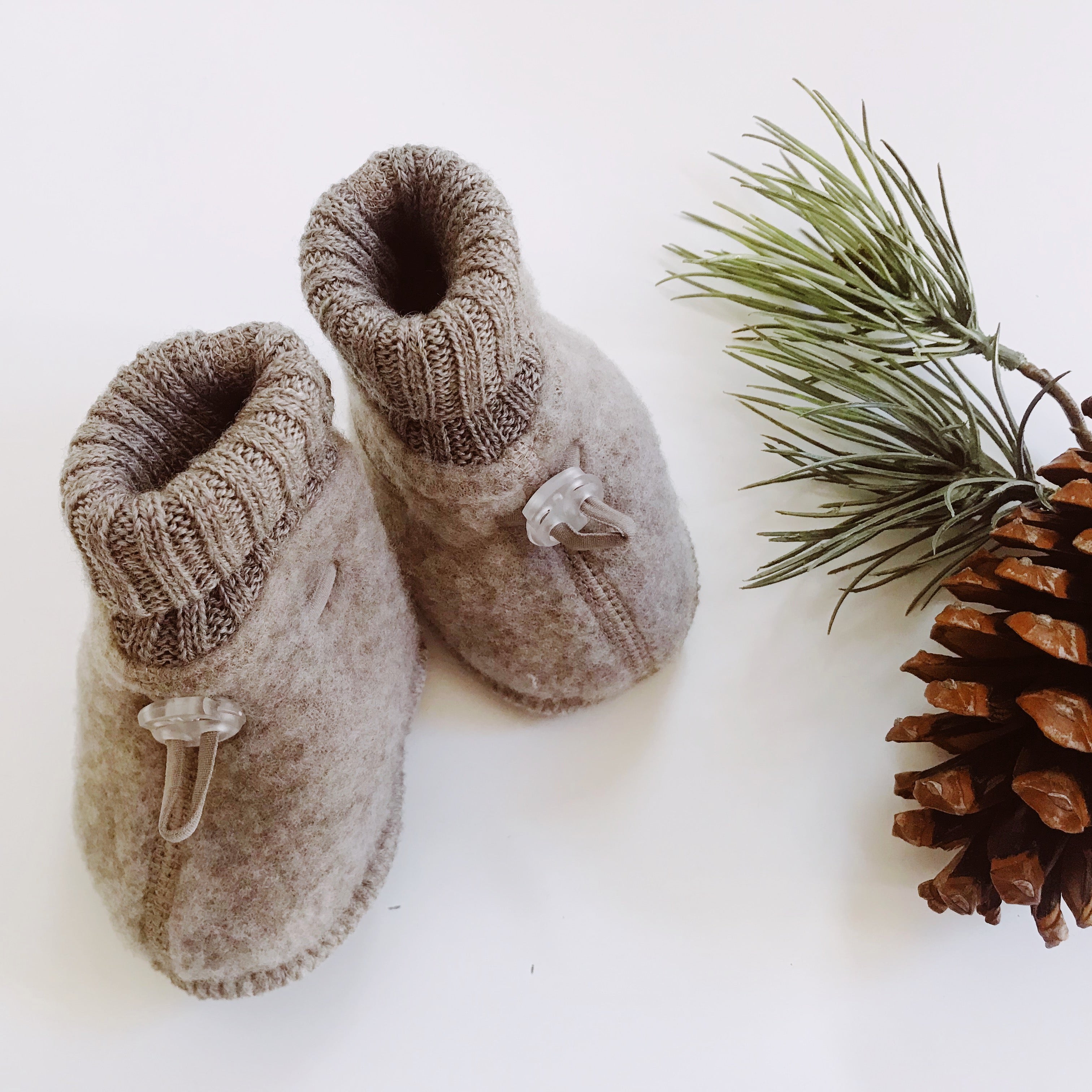 Warme Baby Booties aus 100% Merinowolle von joha in Beige