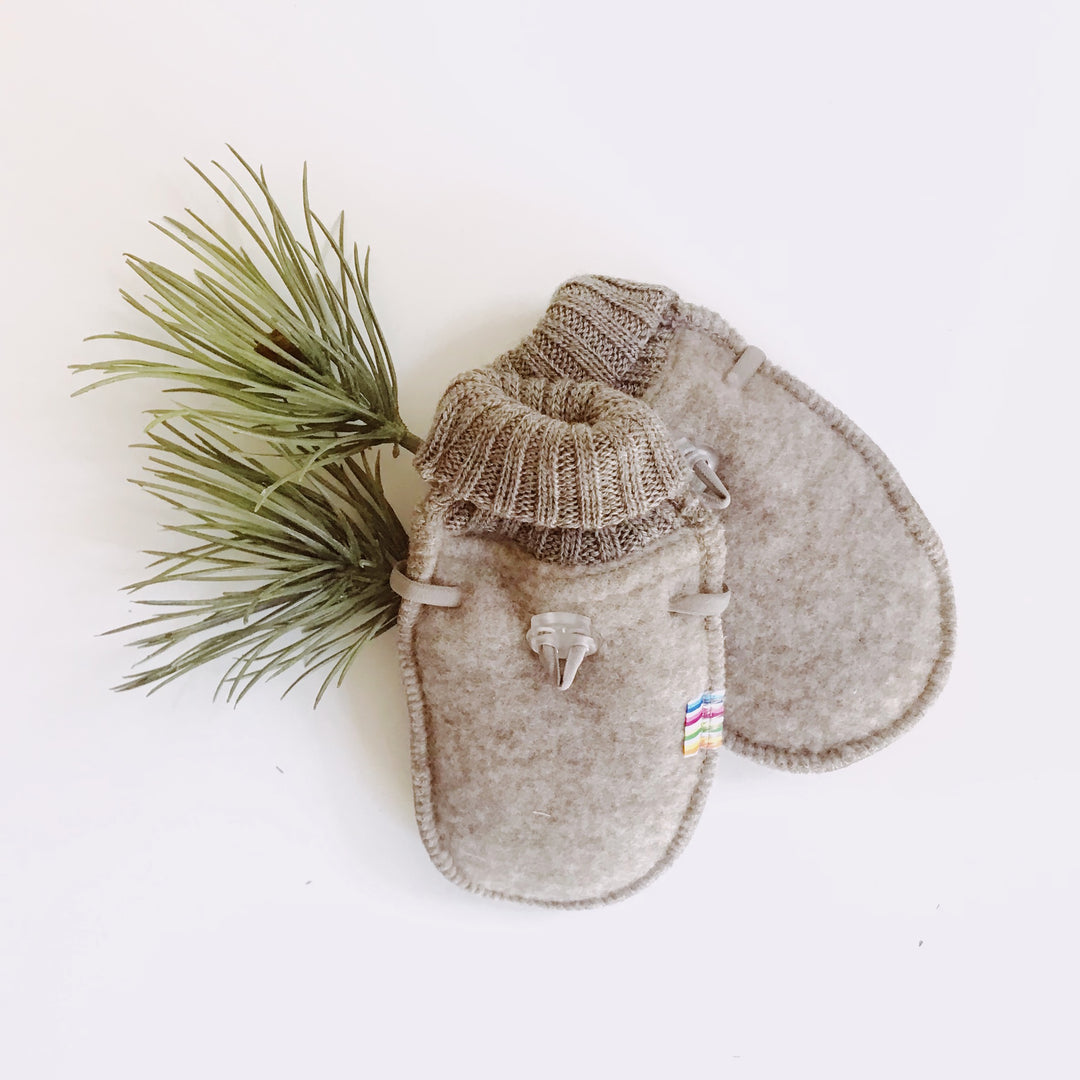 Weiche Baby Handschuhe aus 100% Merinowolle in Beige von Joha