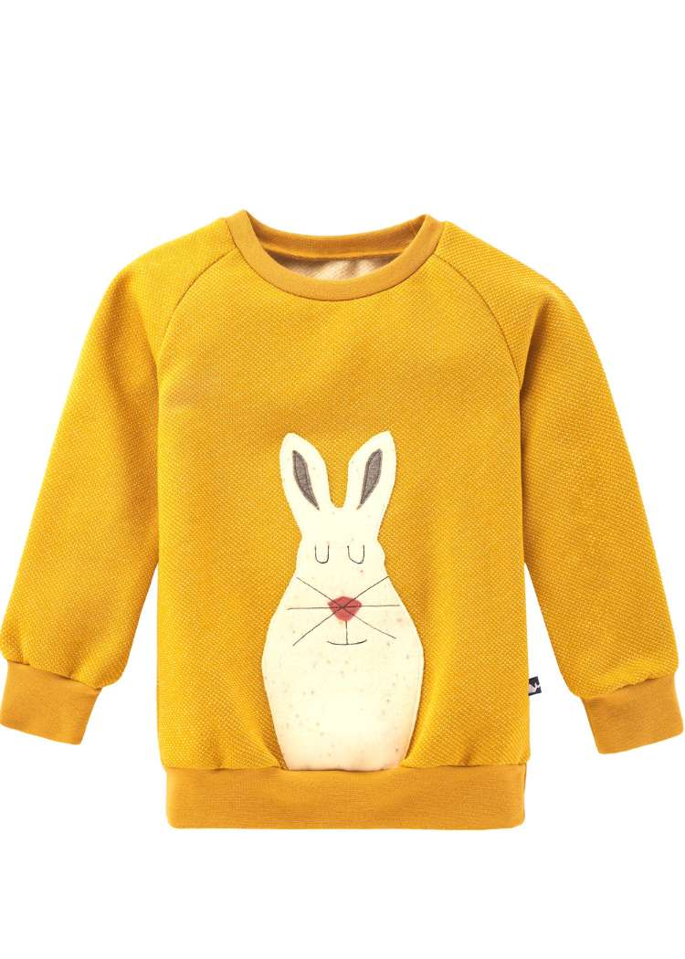 Senfgelbes Kinder Sweatshirt Schneehase aus 100% Bio Baumwolle von internaht