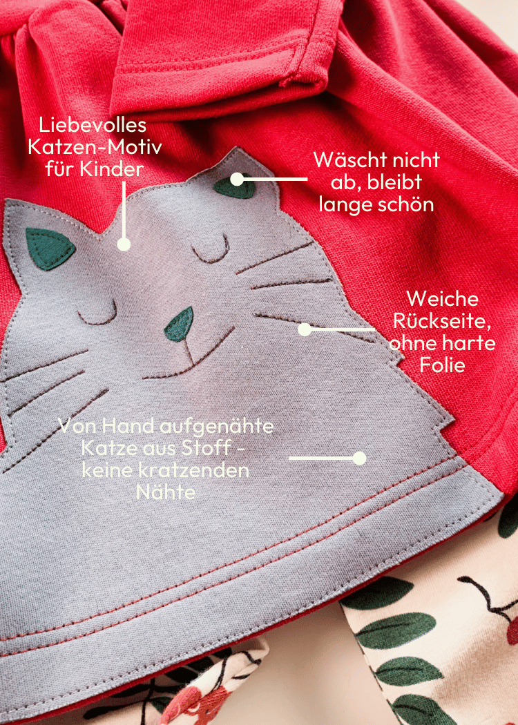 Details zur Applikation des Mädchenkleid mit Katze aus 100% Biobaumwolle von internaht