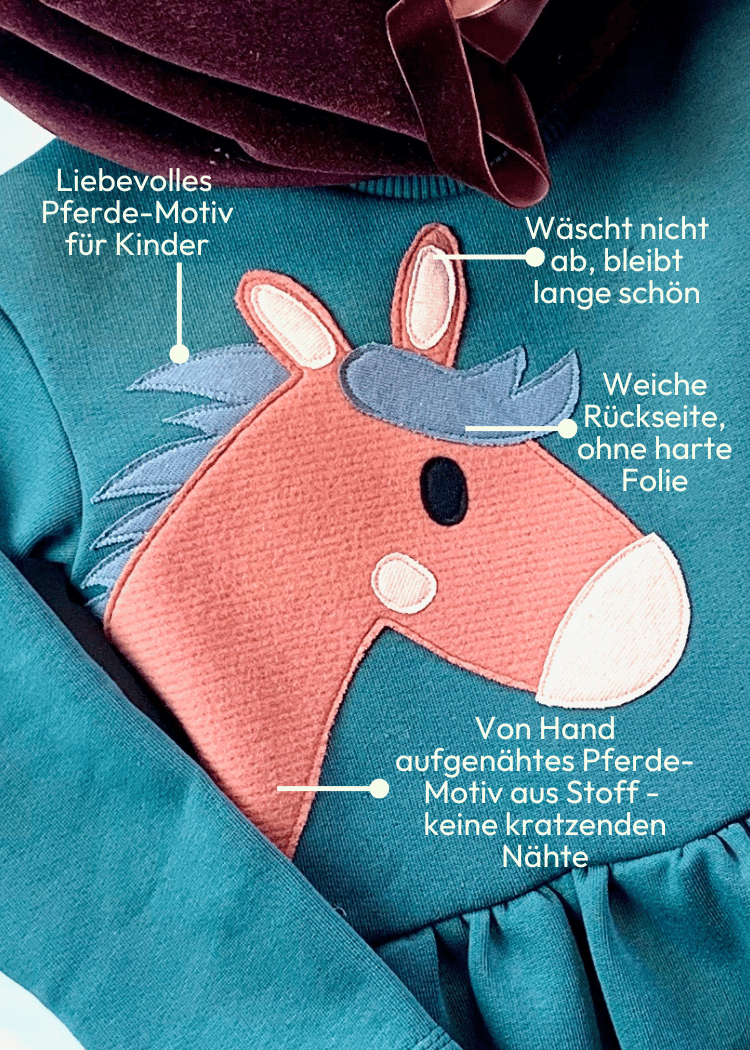 Detail der Applikation zum Mädchenkleid mit Pferd aus 100% Biobaumwolle von internaht